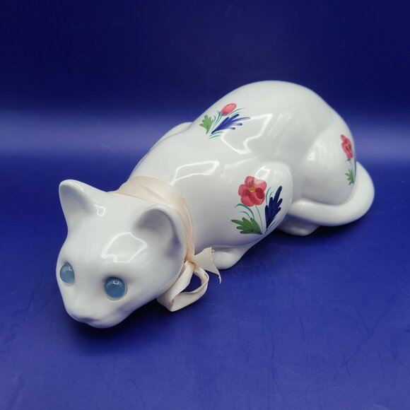 Vintage ELPA Alcobaca White Ceramic Crouching Cat Figurine Statue Blue Glass Eye - Picture 6 of 12